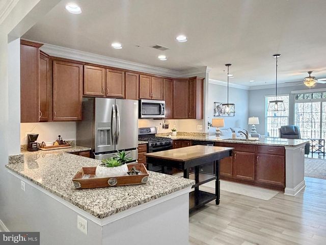 30 STEEPLECHASE DR, La Plata, MD 20646