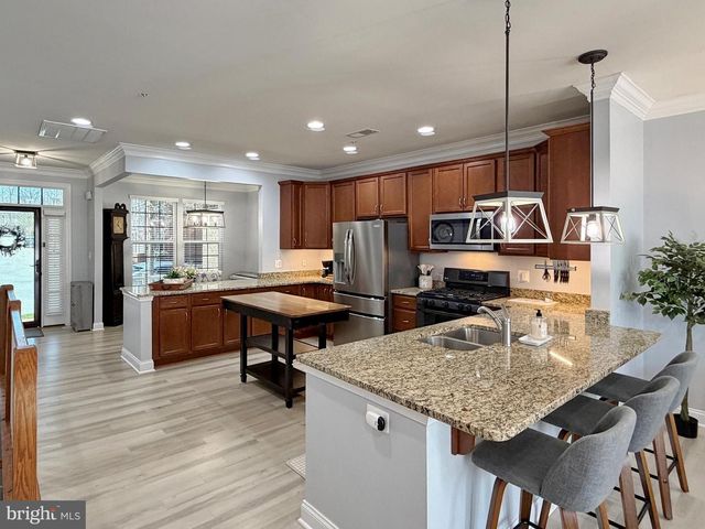30 STEEPLECHASE DR, La Plata, MD 20646