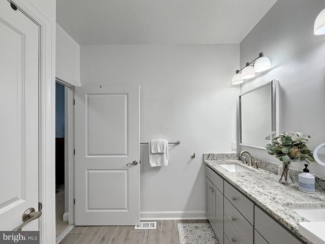 30 STEEPLECHASE DR, La Plata, MD 20646