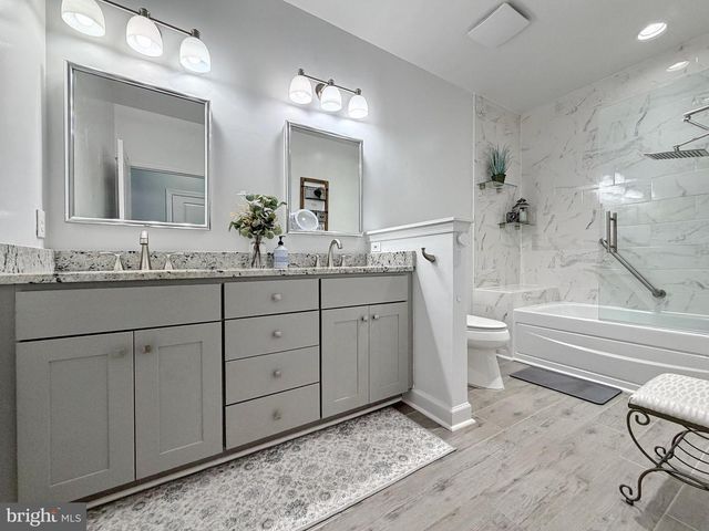 30 STEEPLECHASE DR, La Plata, MD 20646