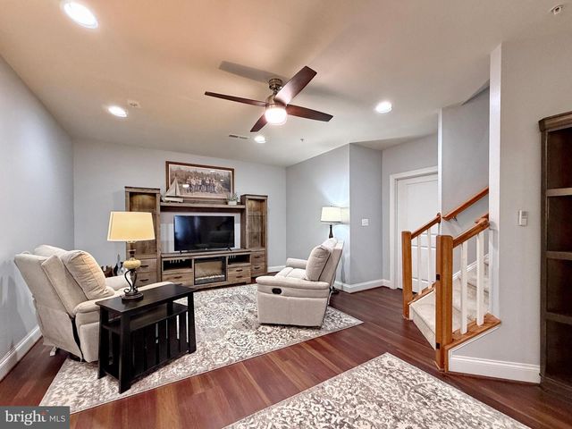 30 STEEPLECHASE DR, La Plata, MD 20646