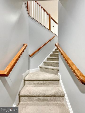 30 STEEPLECHASE DR, La Plata, MD 20646