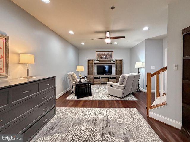 30 STEEPLECHASE DR, La Plata, MD 20646