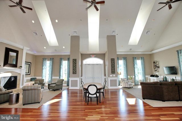 30 STEEPLECHASE DR, La Plata, MD 20646