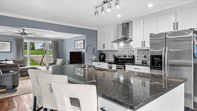731 Rocky Creek East, Bedford, IN 47421
