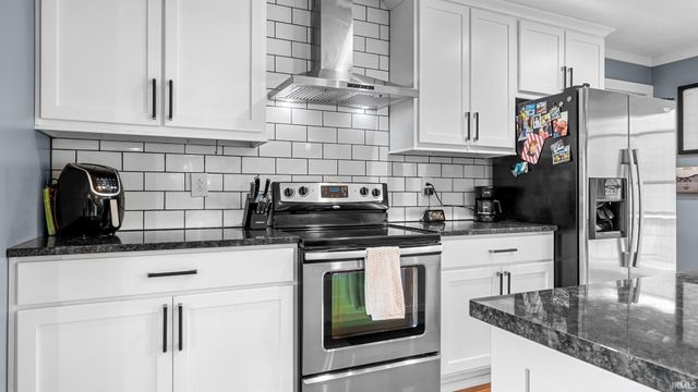 731 Rocky Creek East, Bedford, IN 47421