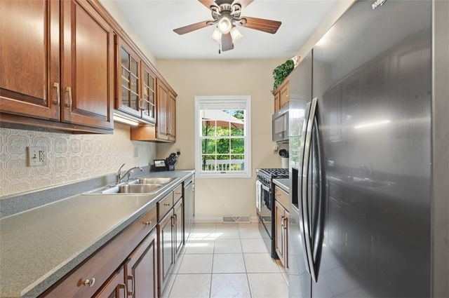 201 Boxwood Ct, Peters Twp, PA 15317