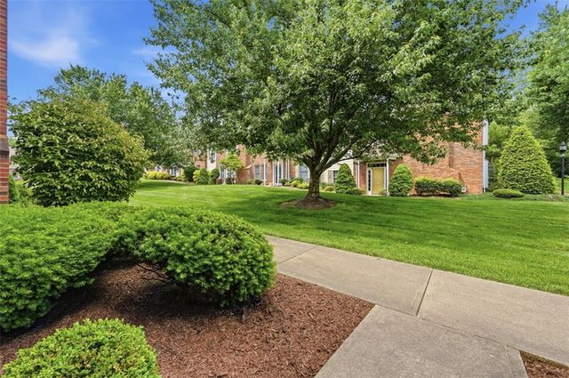 201 Boxwood Ct, Peters Twp, PA 15317