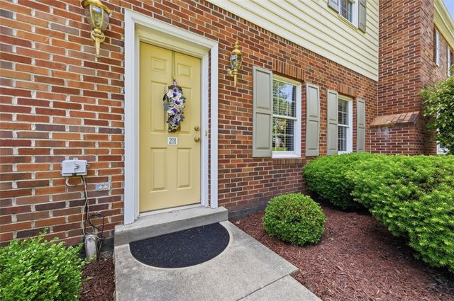 201 Boxwood Ct, Peters Twp, PA 15317