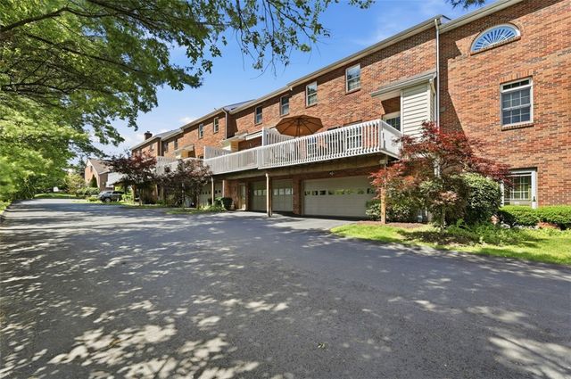 201 Boxwood Ct, Peters Twp, PA 15317