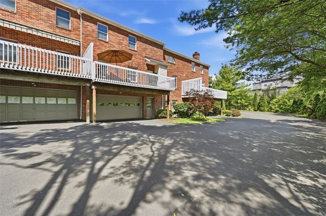 201 Boxwood Ct, Peters Twp, PA 15317