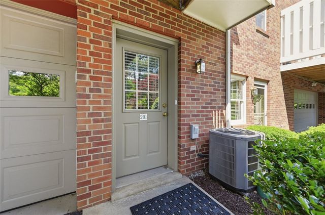 201 Boxwood Ct, Peters Twp, PA 15317