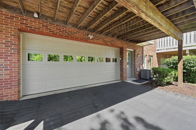 201 Boxwood Ct, Peters Twp, PA 15317