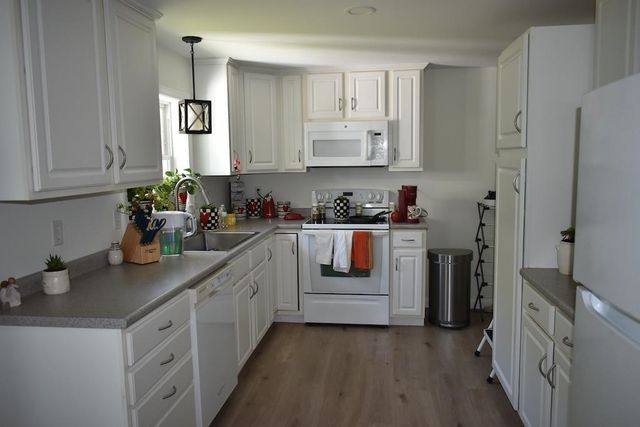 27 Amanda Drive, Hudson, NH 03051