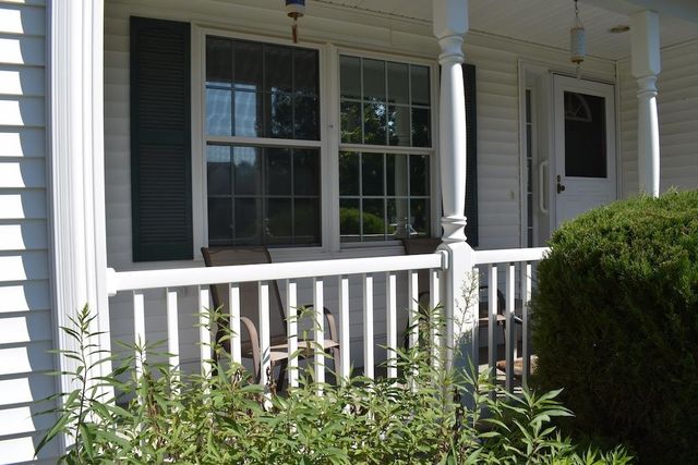 27 Amanda Drive, Hudson, NH 03051