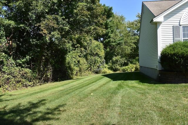 27 Amanda Drive, Hudson, NH 03051