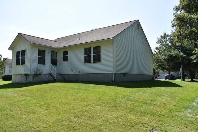 27 Amanda Drive, Hudson, NH 03051