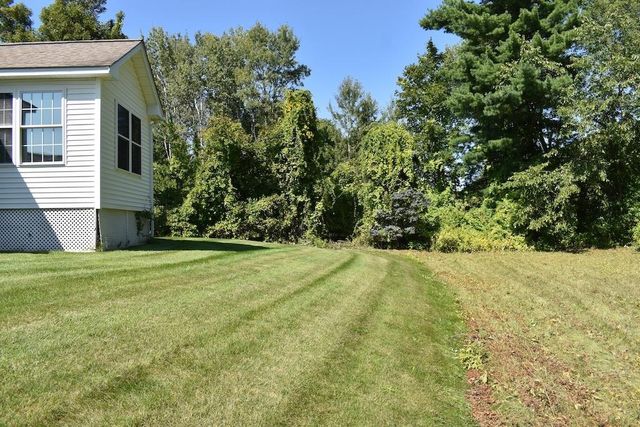 27 Amanda Drive, Hudson, NH 03051