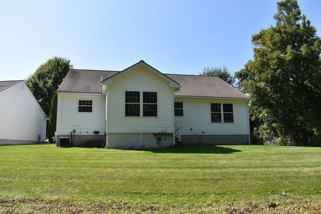 27 Amanda Drive, Hudson, NH 03051