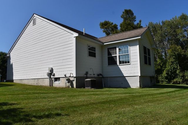 27 Amanda Drive, Hudson, NH 03051