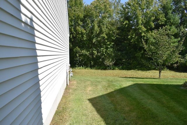 27 Amanda Drive, Hudson, NH 03051