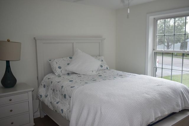 27 Amanda Drive, Hudson, NH 03051