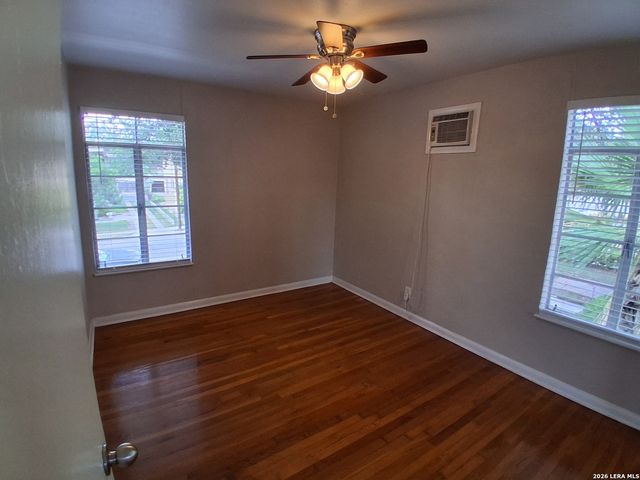 710 W French Pl Apt 3, San Antonio, TX 78212