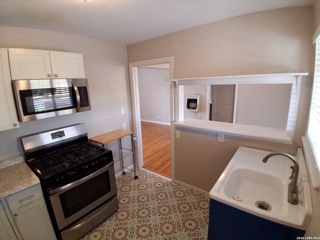 710 W French Pl Apt 3, San Antonio, TX 78212