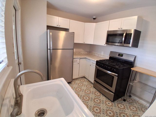 710 W French Pl Apt 3, San Antonio, TX 78212