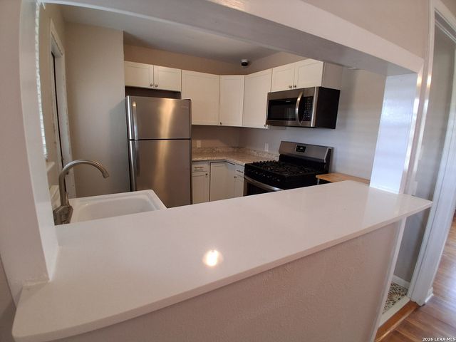 710 W French Pl Apt 3, San Antonio, TX 78212