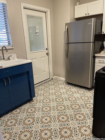 710 W French Pl Apt 3, San Antonio, TX 78212