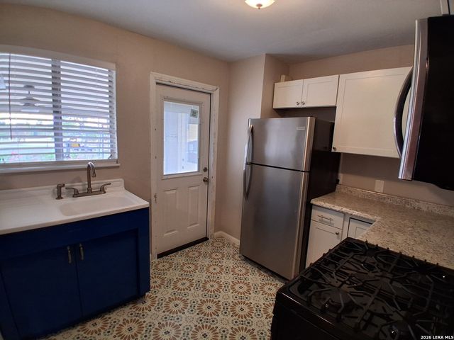 710 W French Pl Apt 3, San Antonio, TX 78212