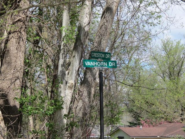 0101 Creston Drive, Hamburg Township, MI 48169