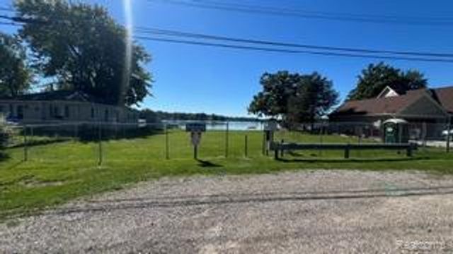 0101 Creston Drive, Hamburg Township, MI 48169