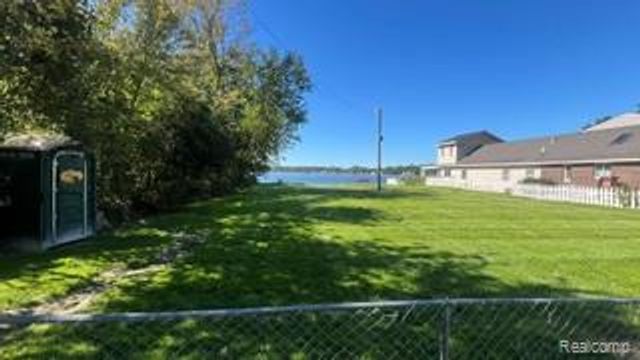 0101 Creston Drive, Hamburg Township, MI 48169