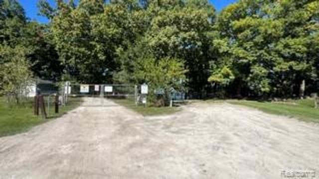 0101 Creston Drive, Hamburg Township, MI 48169