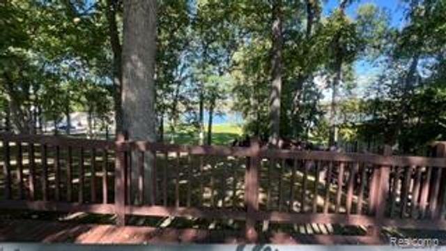 0101 Creston Drive, Hamburg Township, MI 48169