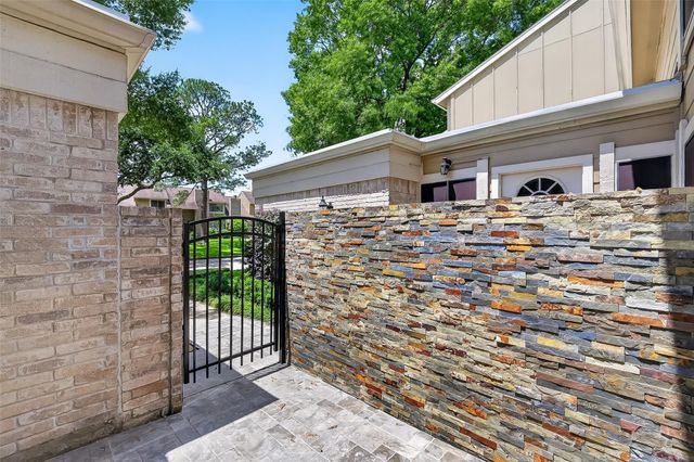 11620 Village Place Drive 329, Houston, TX 77077