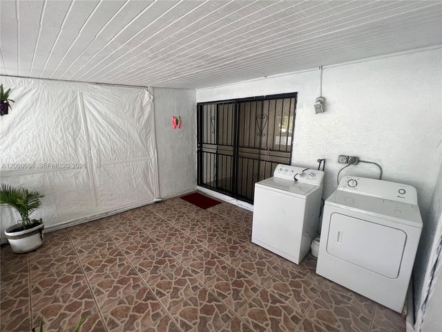 1901 NW S River Dr 35C, Miami, FL 33125