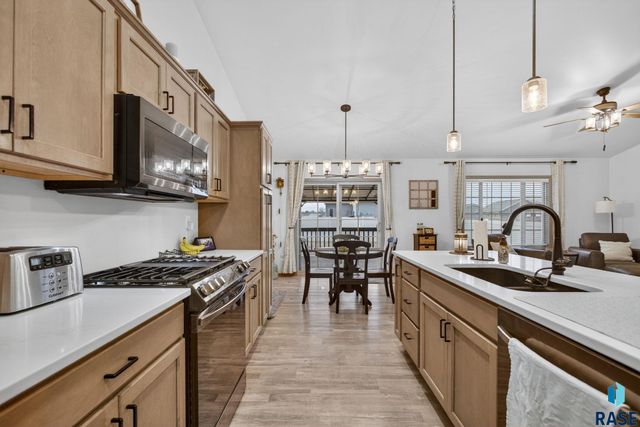 7500 E 49th St Street, Sioux Falls, SD 57110