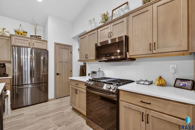 7500 E 49th St Street, Sioux Falls, SD 57110