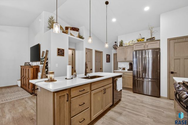 7500 E 49th St Street, Sioux Falls, SD 57110