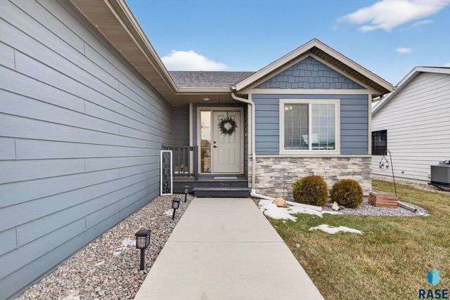 7500 E 49th St Street, Sioux Falls, SD 57110