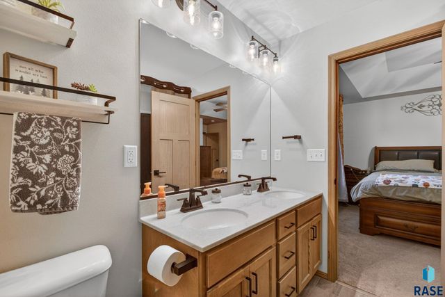 7500 E 49th St Street, Sioux Falls, SD 57110