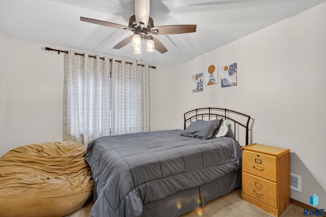 7500 E 49th St Street, Sioux Falls, SD 57110