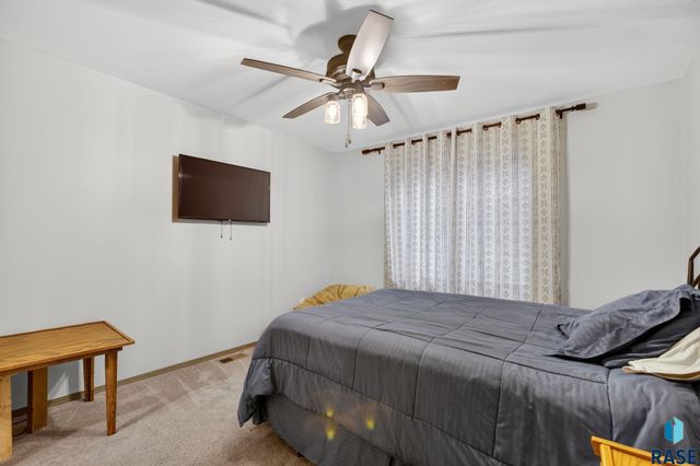 7500 E 49th St Street, Sioux Falls, SD 57110