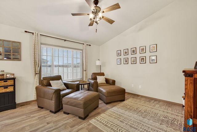 7500 E 49th St Street, Sioux Falls, SD 57110