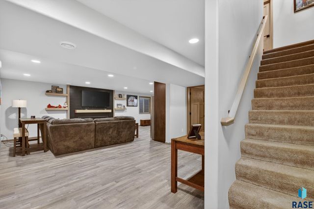 7500 E 49th St Street, Sioux Falls, SD 57110