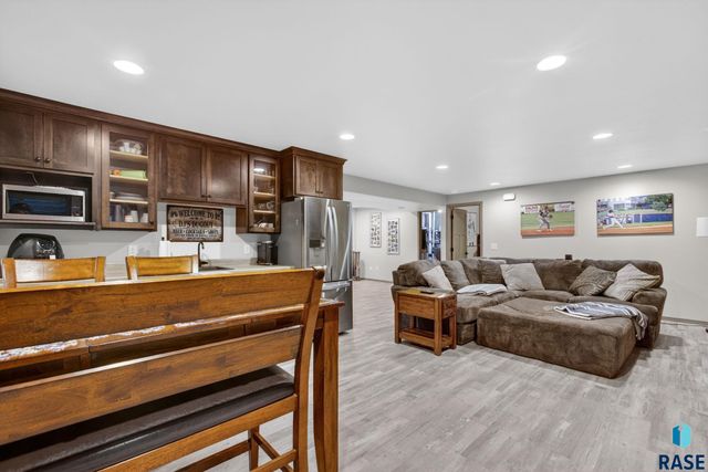 7500 E 49th St Street, Sioux Falls, SD 57110