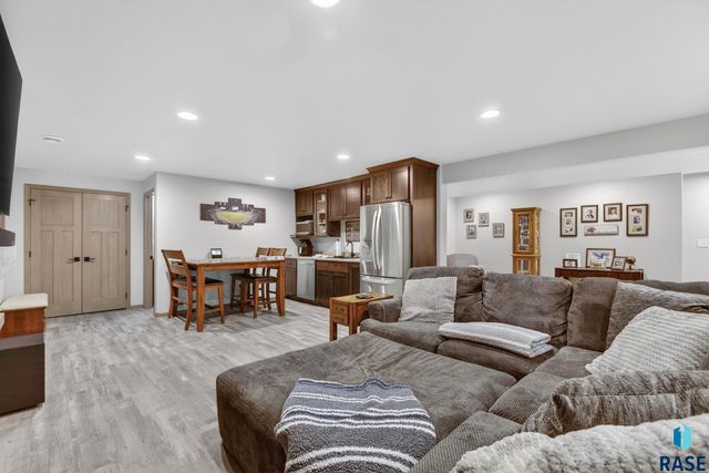 7500 E 49th St Street, Sioux Falls, SD 57110